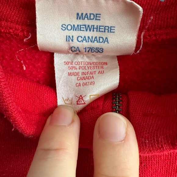 Vintage collared zipper sweatshirt with pockets!!!!!!
Whistler BC- medium - Picture 7 of 8